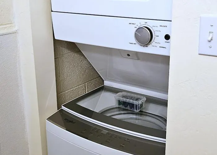 Holiday home 1bd, King, Brkfst, Large Tvs, Wd, Sleeps 4, Bbq Page